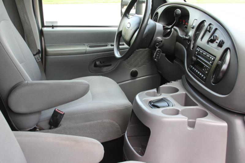 Ford Econoline E-150 2008