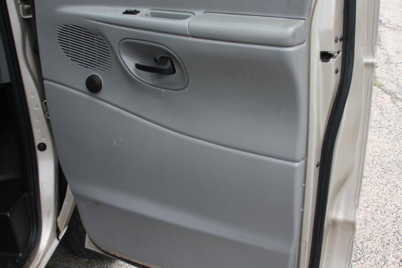 Ford Econoline E-150 2008