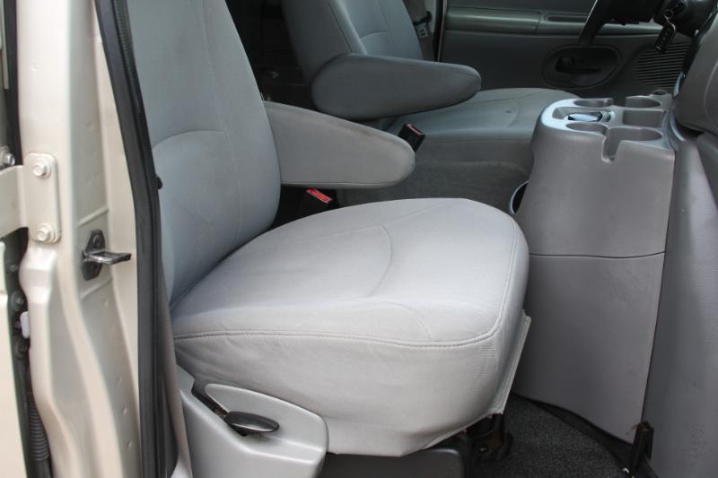 Ford Econoline E-150 2008