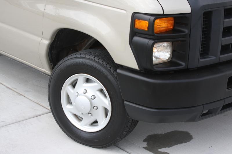 Ford Econoline E-150 2008