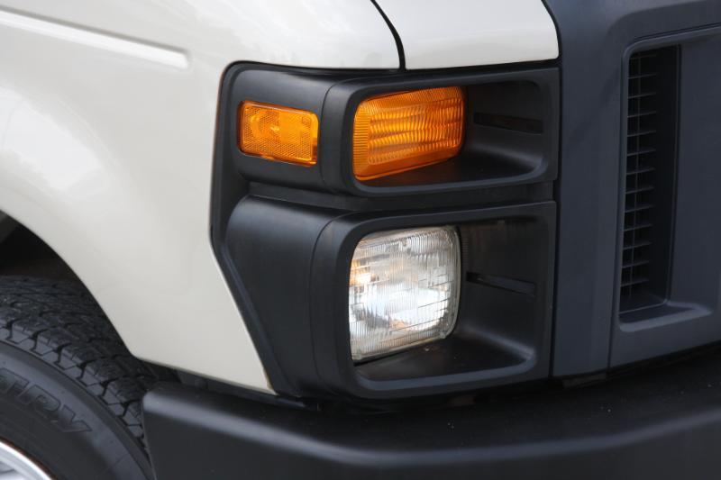 Ford Econoline E-150 2008