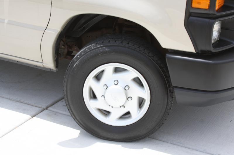 Ford Econoline E-150 2008