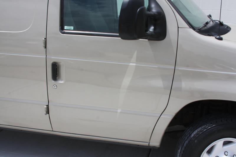 Ford Econoline E-150 2008