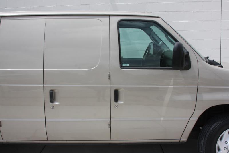 Ford Econoline E-150 2008