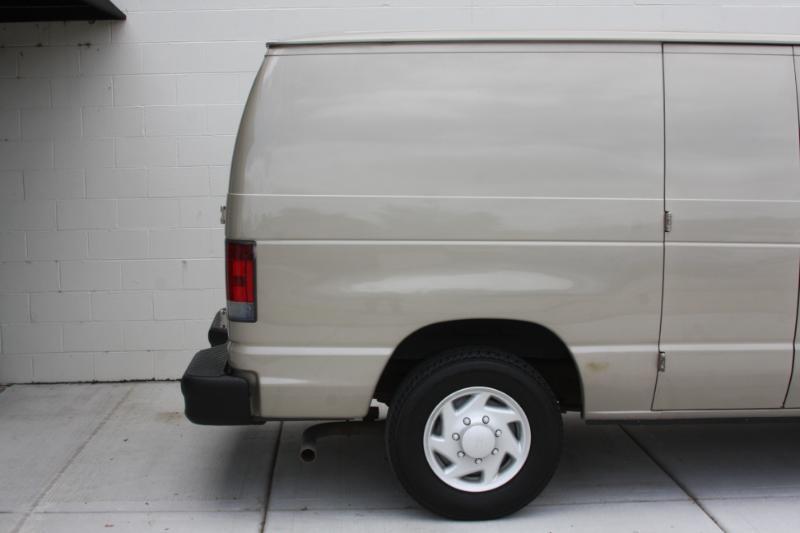 Ford Econoline E-150 2008