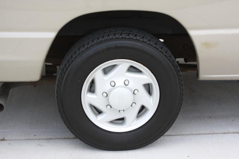 Ford Econoline E-150 2008