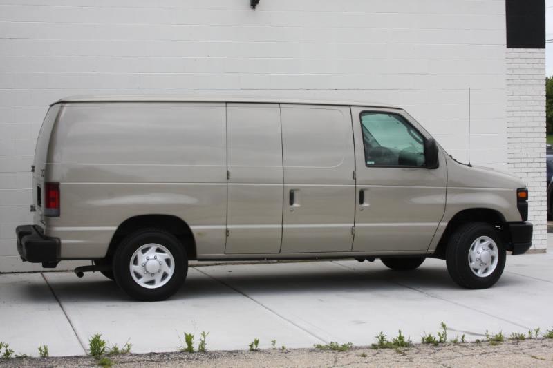 Ford Econoline E-150 2008