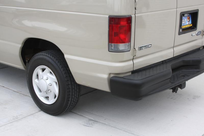 Ford Econoline E-150 2008