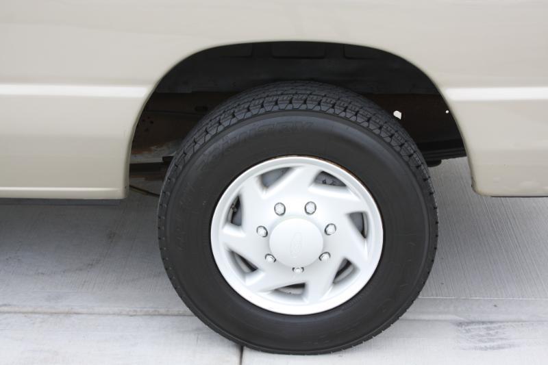 Ford Econoline E-150 2008