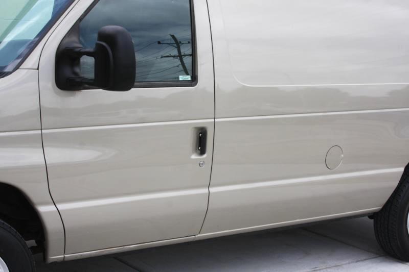 Ford Econoline E-150 2008