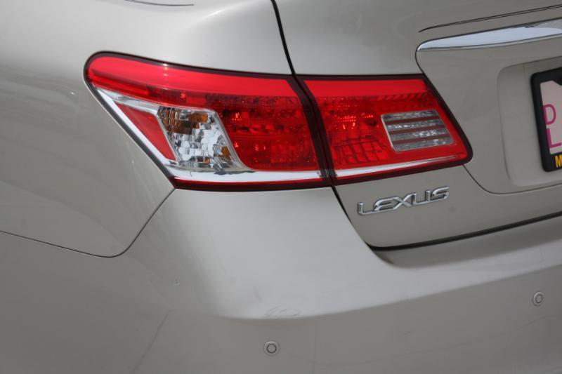 Lexus ES 350 Sedan 2010