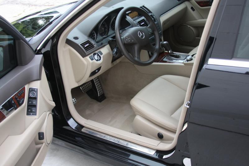 Mercedes-Benz C-Class C300 4MATIC Sport Sedan 2011