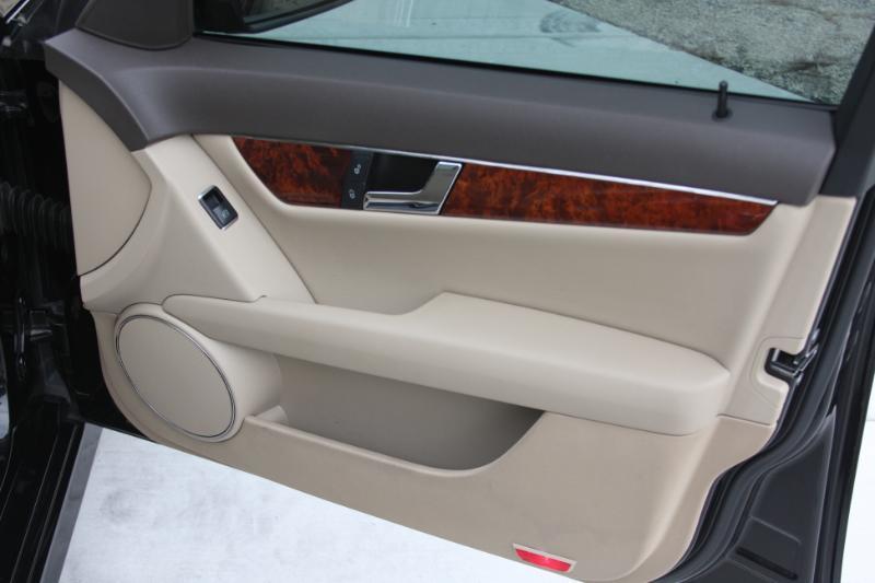 Mercedes-Benz C-Class C300 4MATIC Sport Sedan 2011