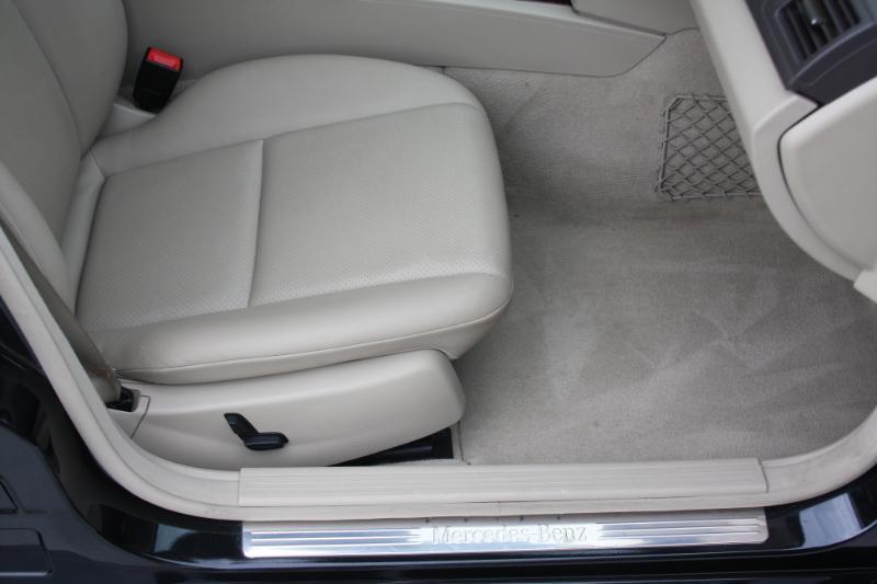 Mercedes-Benz C-Class C300 4MATIC Sport Sedan 2011