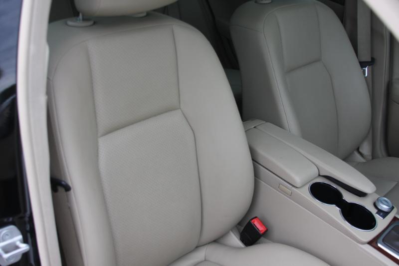 Mercedes-Benz C-Class C300 4MATIC Sport Sedan 2011
