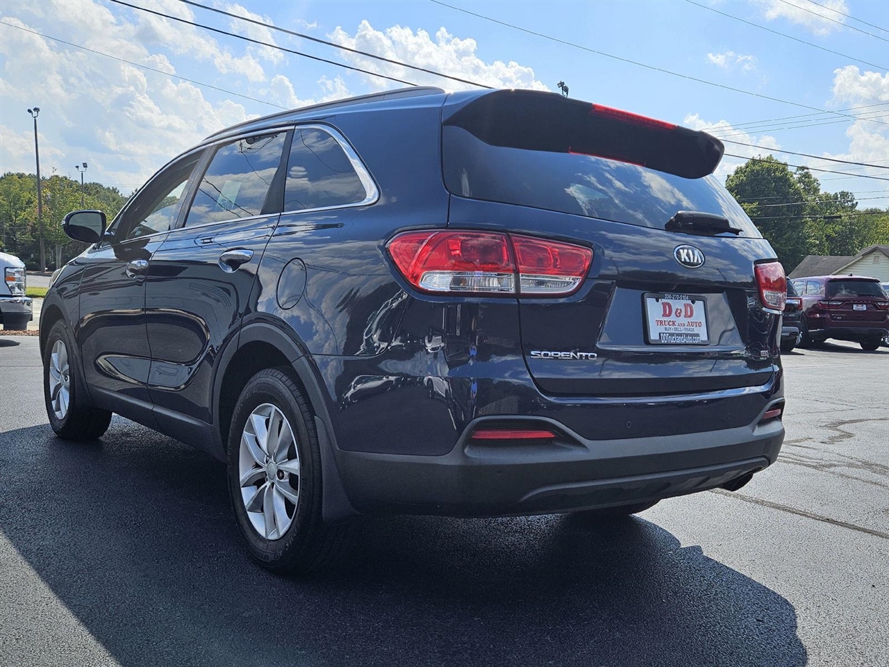 2017 Kia Sorento LX photo 2