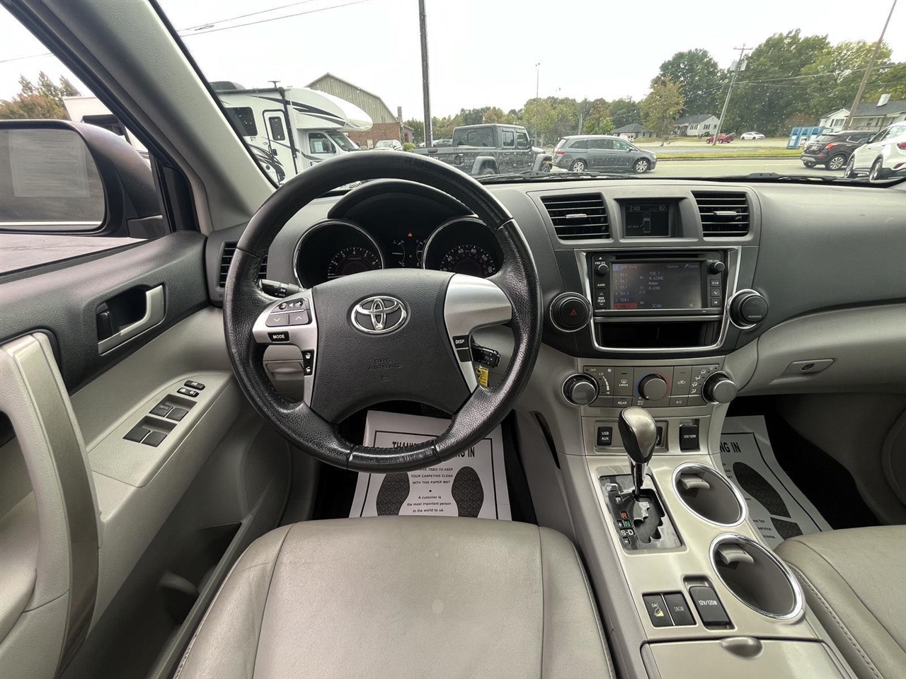2013 Toyota Highlander LE Plus photo 2