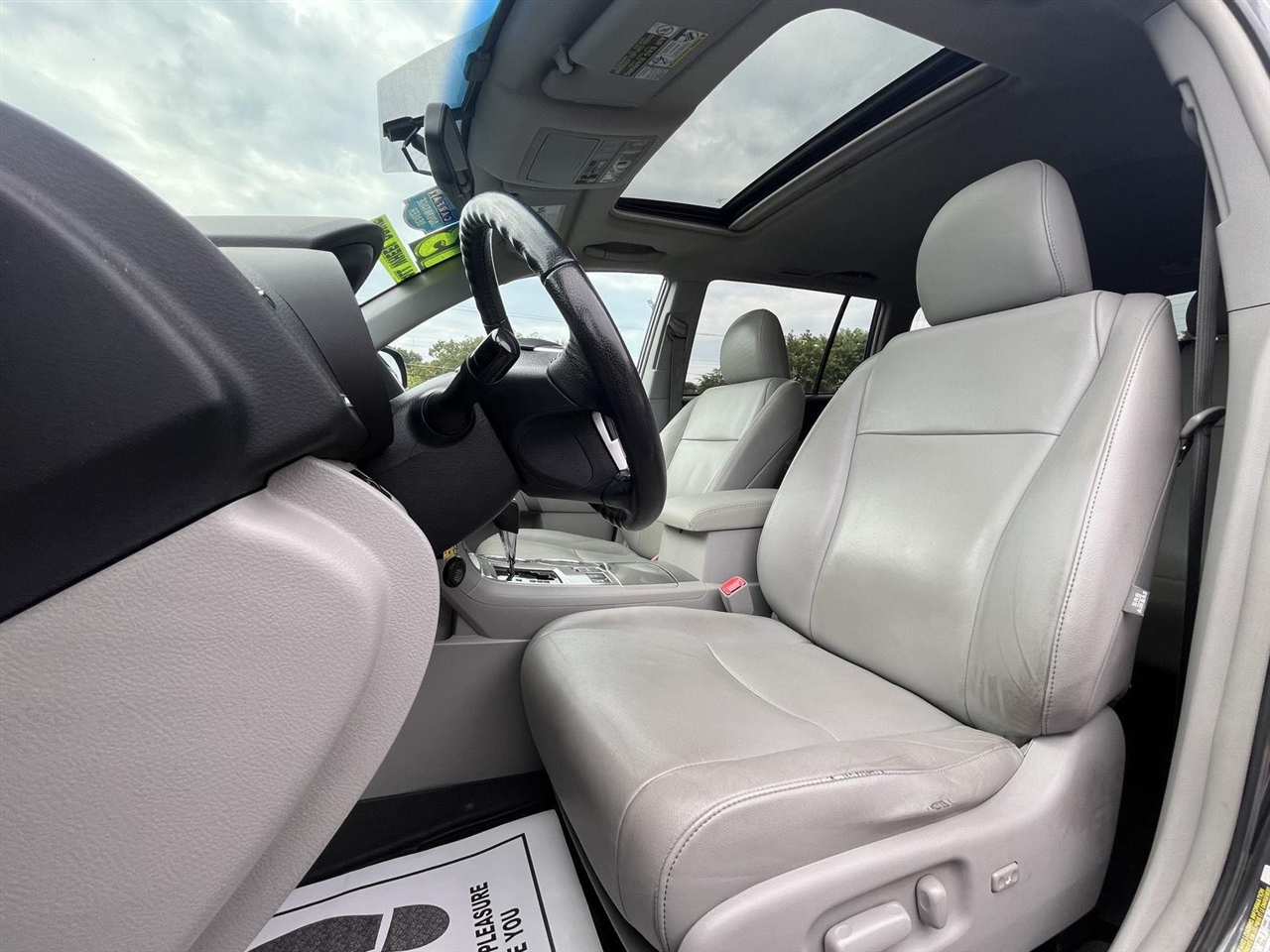 2013 Toyota Highlander LE Plus photo 4