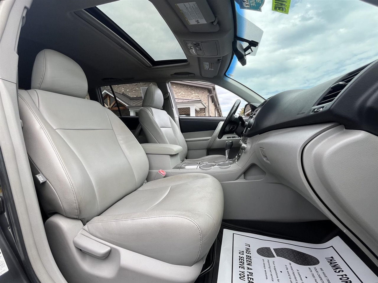 2013 Toyota Highlander LE Plus photo 8
