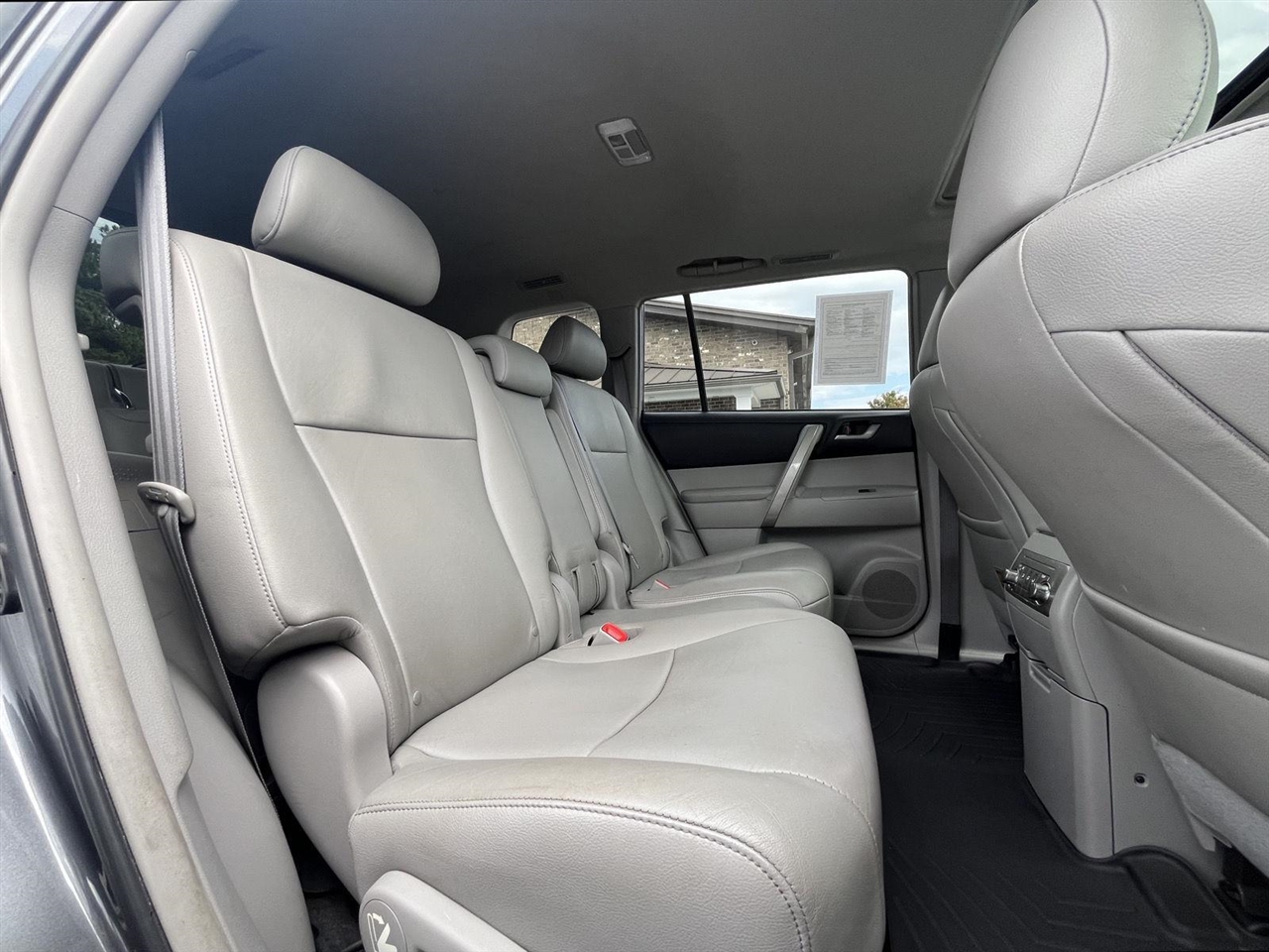 2013 Toyota Highlander LE Plus photo 10