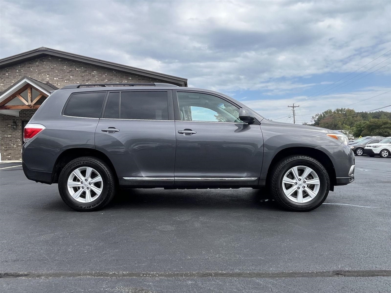 2013 Toyota Highlander LE Plus photo 19