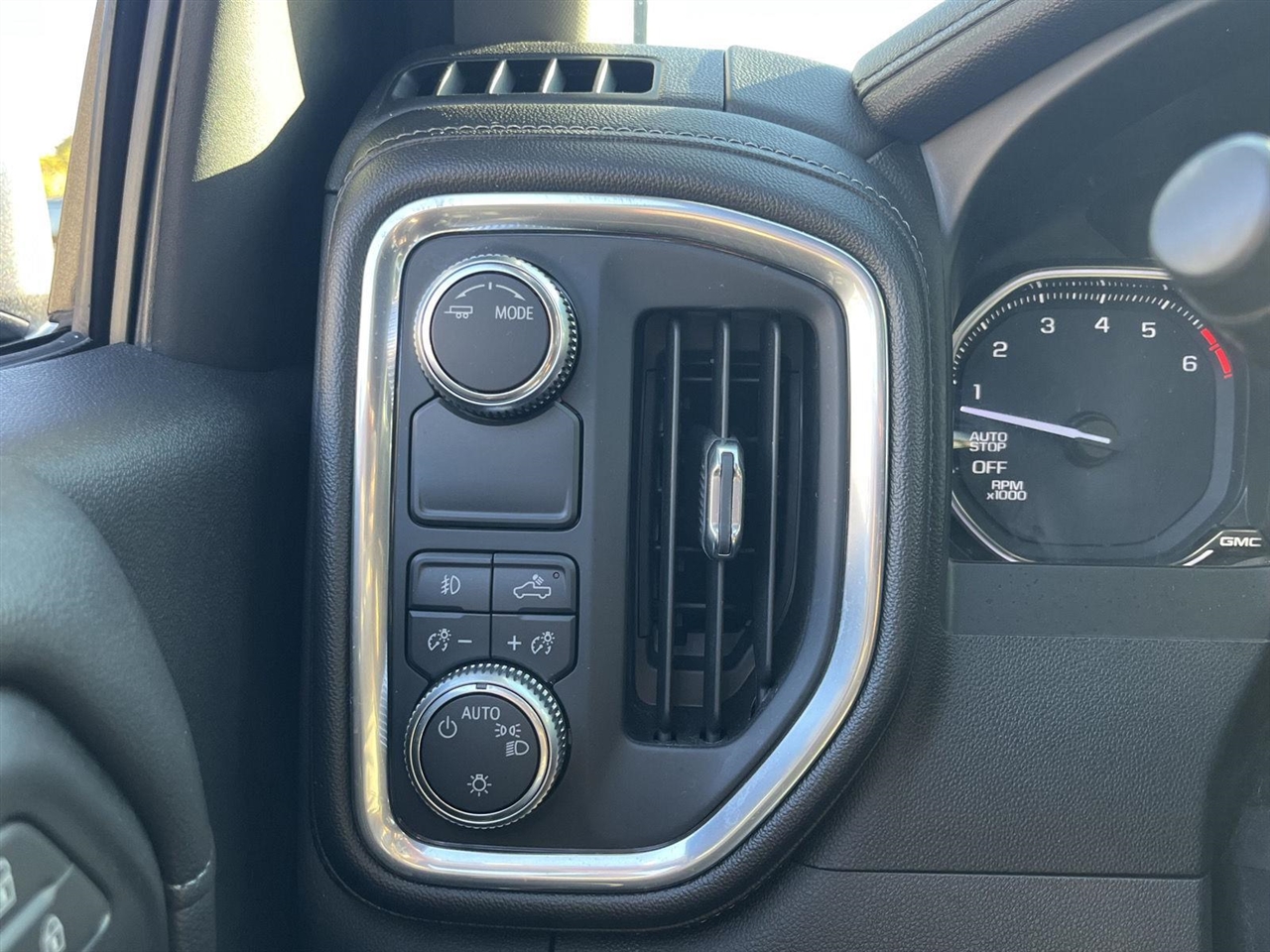 GMC Sierra 1500 Elevation Crew Cab 2WD 2020 GMC Sierra 1500 Elevation Crew Cab 2WD 2020