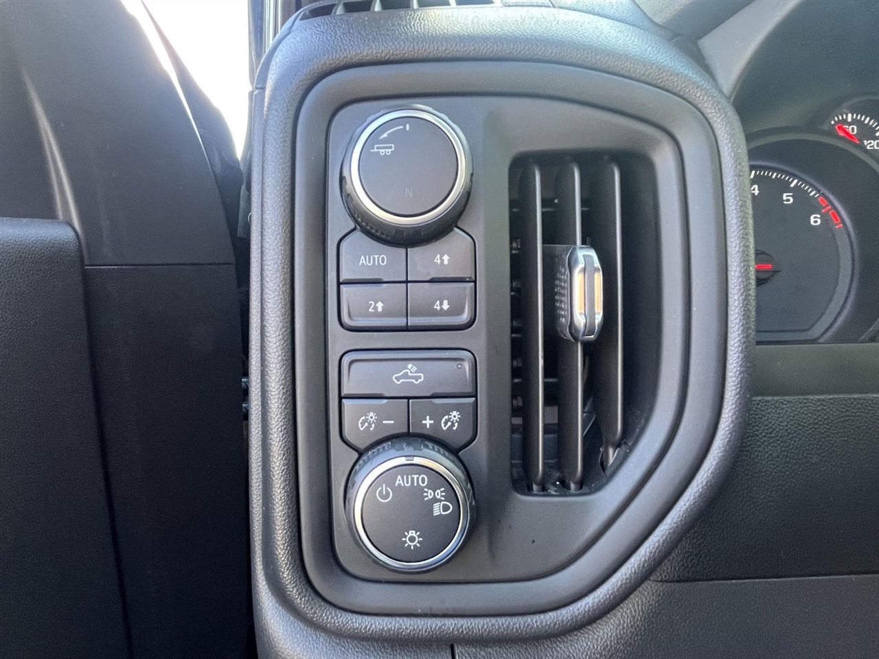 Chevrolet Silverado 1500 Custom Trail Boss Crew Cab Short Box 4WD 2020