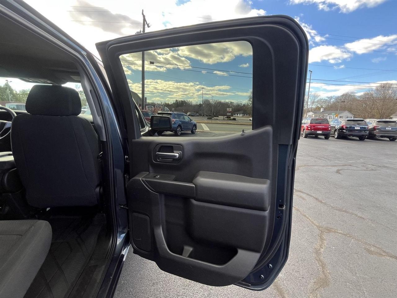 Chevrolet Silverado 1500 Custom Trail Boss Crew Cab Short Box 4WD 2020