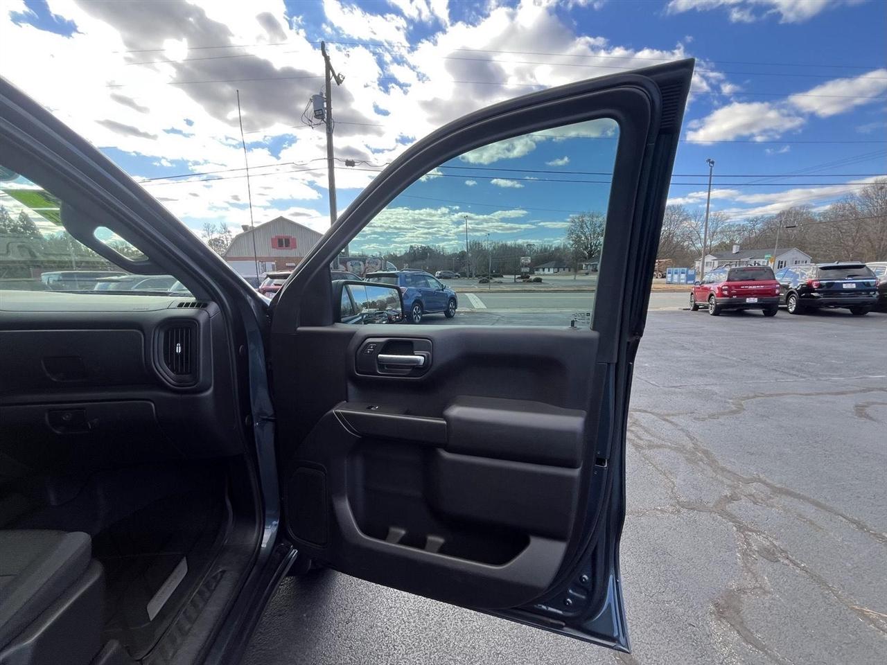 Chevrolet Silverado 1500 Custom Trail Boss Crew Cab Short Box 4WD 2020