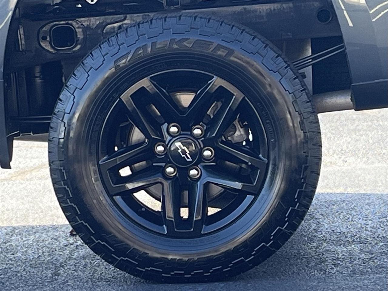 Chevrolet Silverado 1500 Custom Trail Boss Crew Cab Short Box 4WD 2020