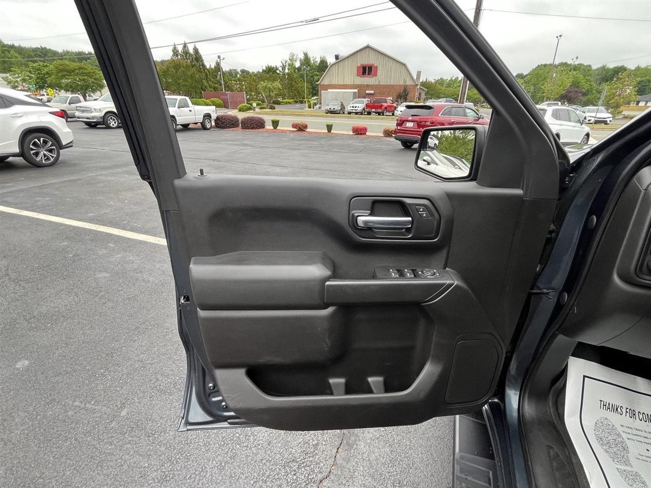 Chevrolet Silverado 1500 Custom Trail Boss Crew Cab Short Box 4WD 2020