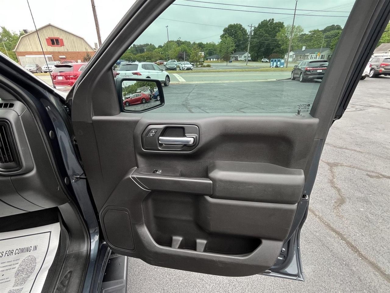 Chevrolet Silverado 1500 Custom Trail Boss Crew Cab Short Box 4WD 2020