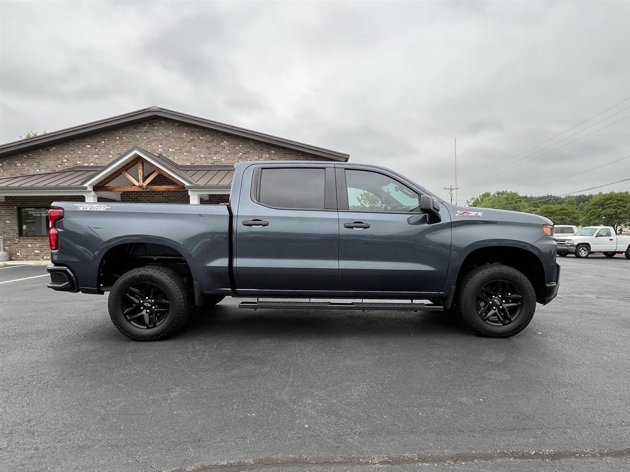 Chevrolet Silverado 1500 Custom Trail Boss Crew Cab Short Box 4WD 2020
