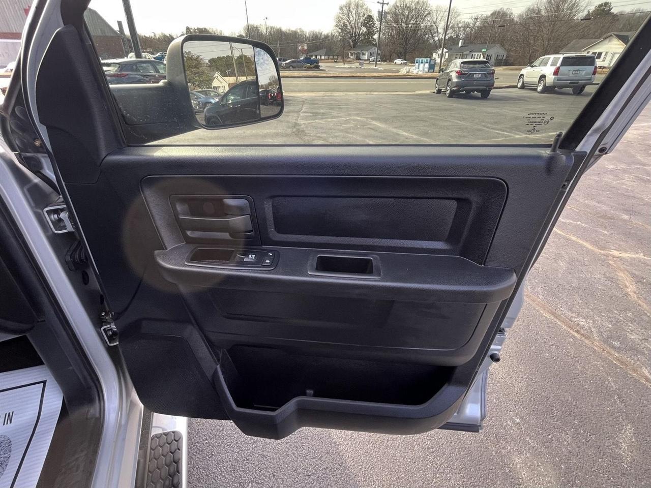 RAM 1500 Tradesman Quad Cab 4WD 2014