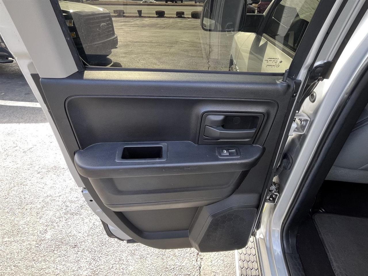 RAM 1500 Tradesman Quad Cab 4WD 2014