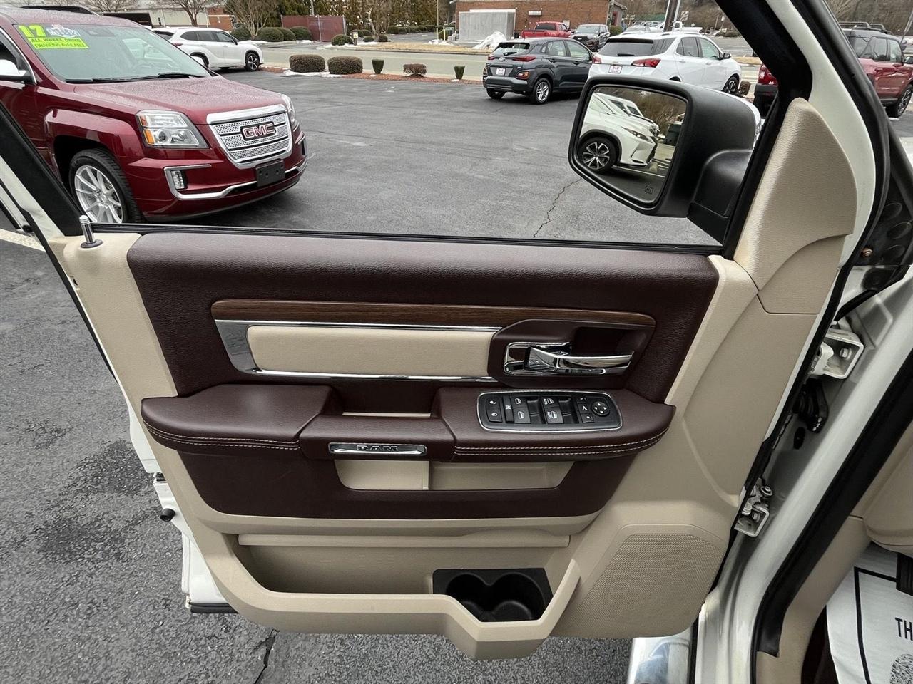 RAM 1500 Laramie Crew Cab SWB 4WD 2017