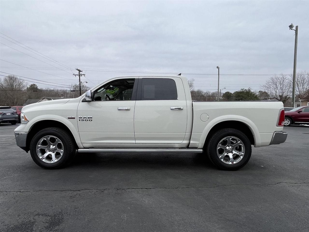 RAM 1500 Laramie Crew Cab SWB 4WD 2017