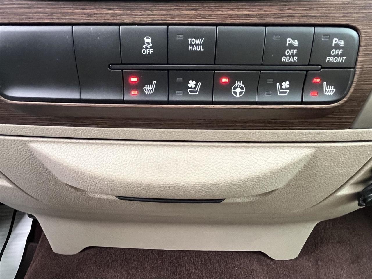 RAM 1500 Laramie Crew Cab SWB 4WD 2017