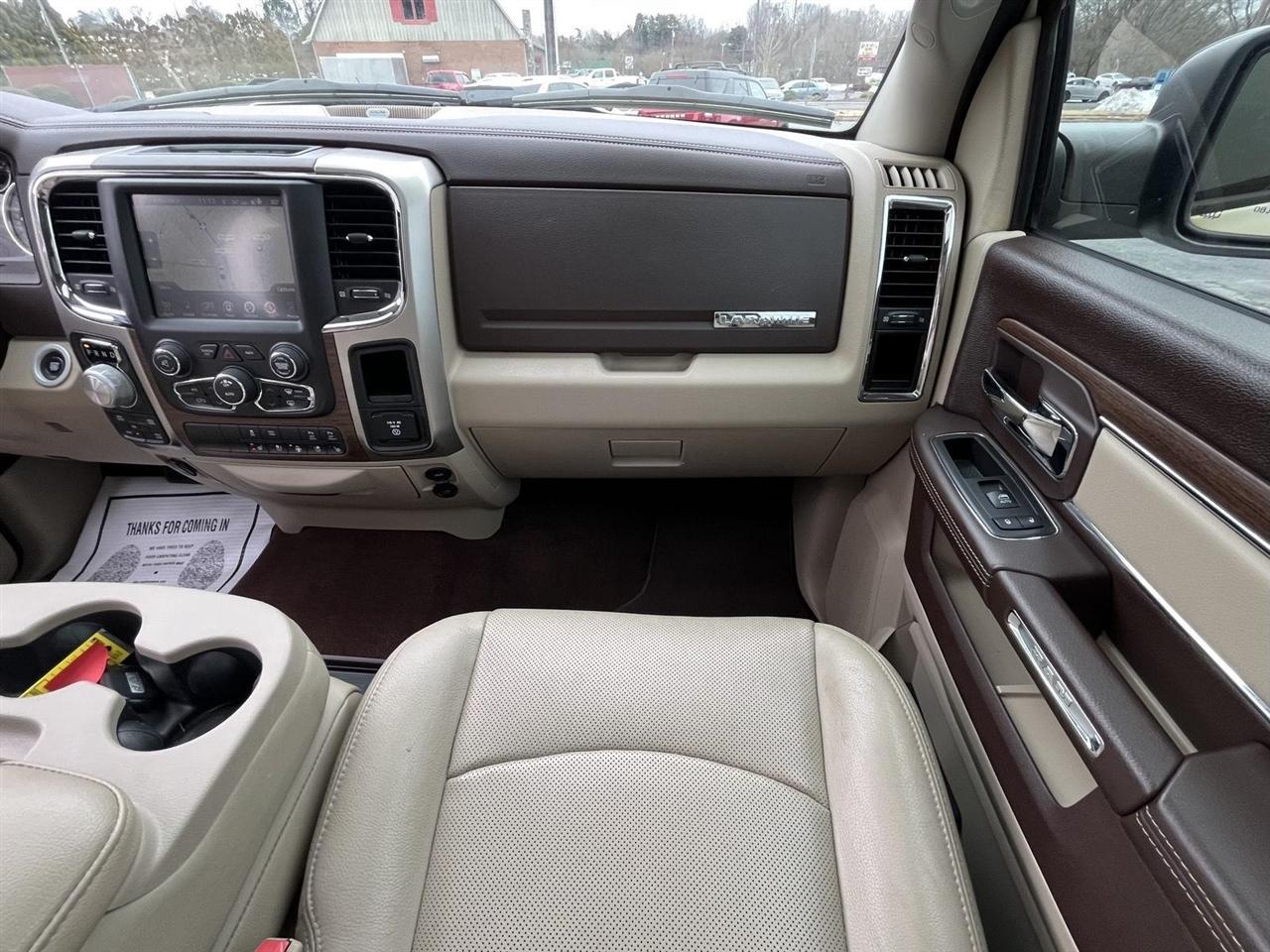 RAM 1500 Laramie Crew Cab SWB 4WD 2017