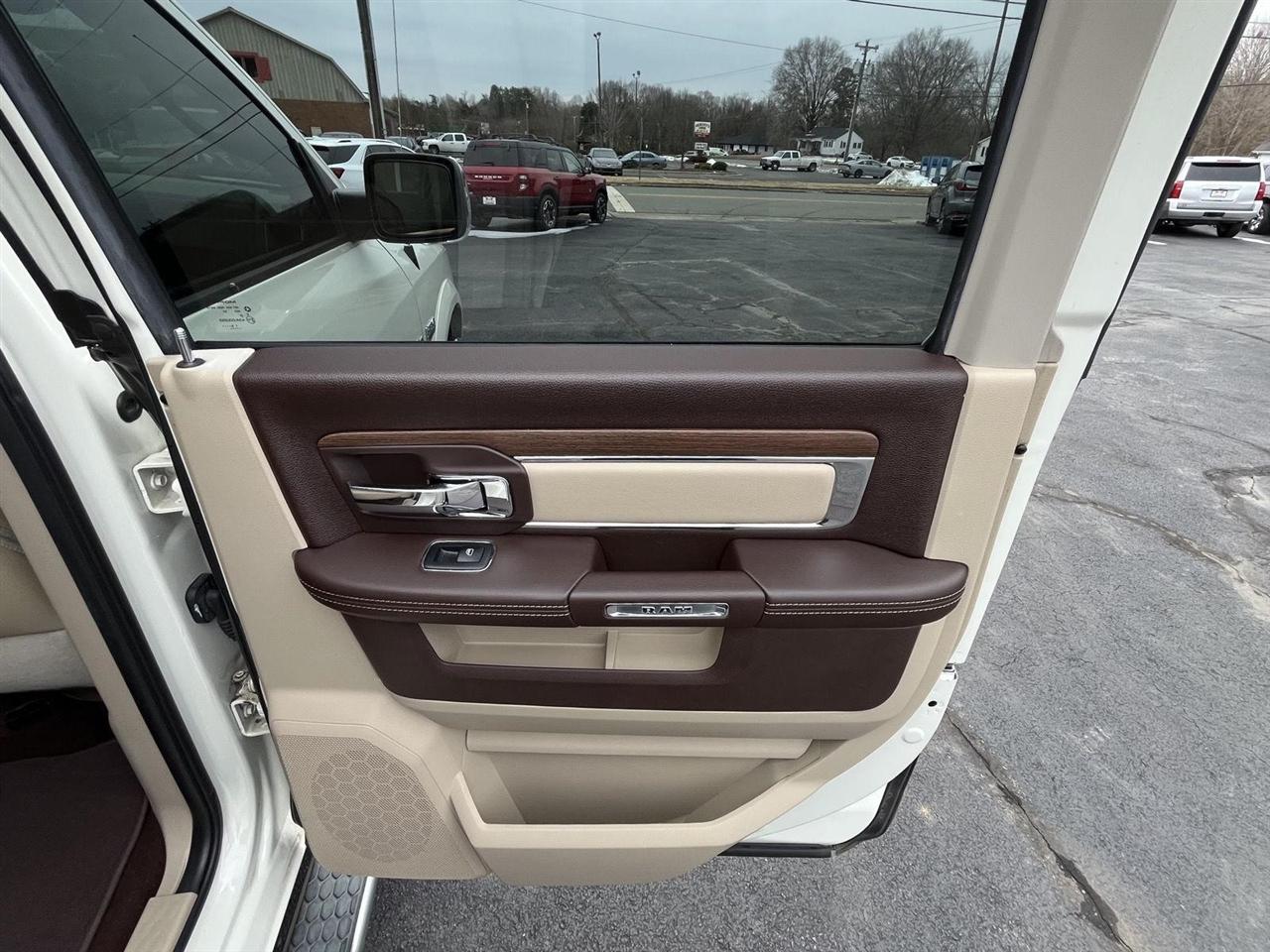 RAM 1500 Laramie Crew Cab SWB 4WD 2017