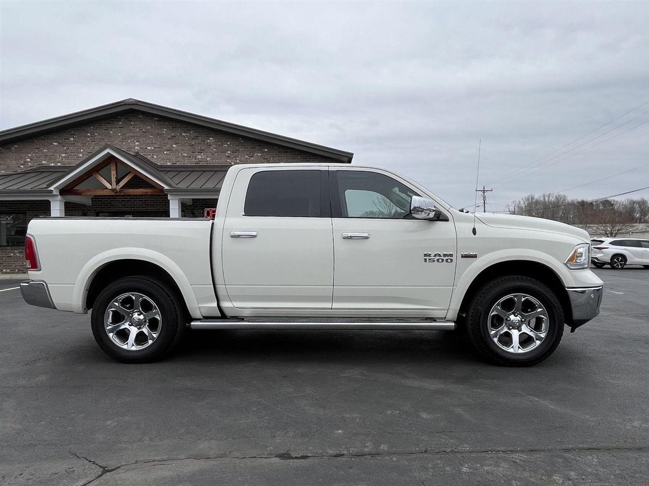 RAM 1500 Laramie Crew Cab SWB 4WD 2017