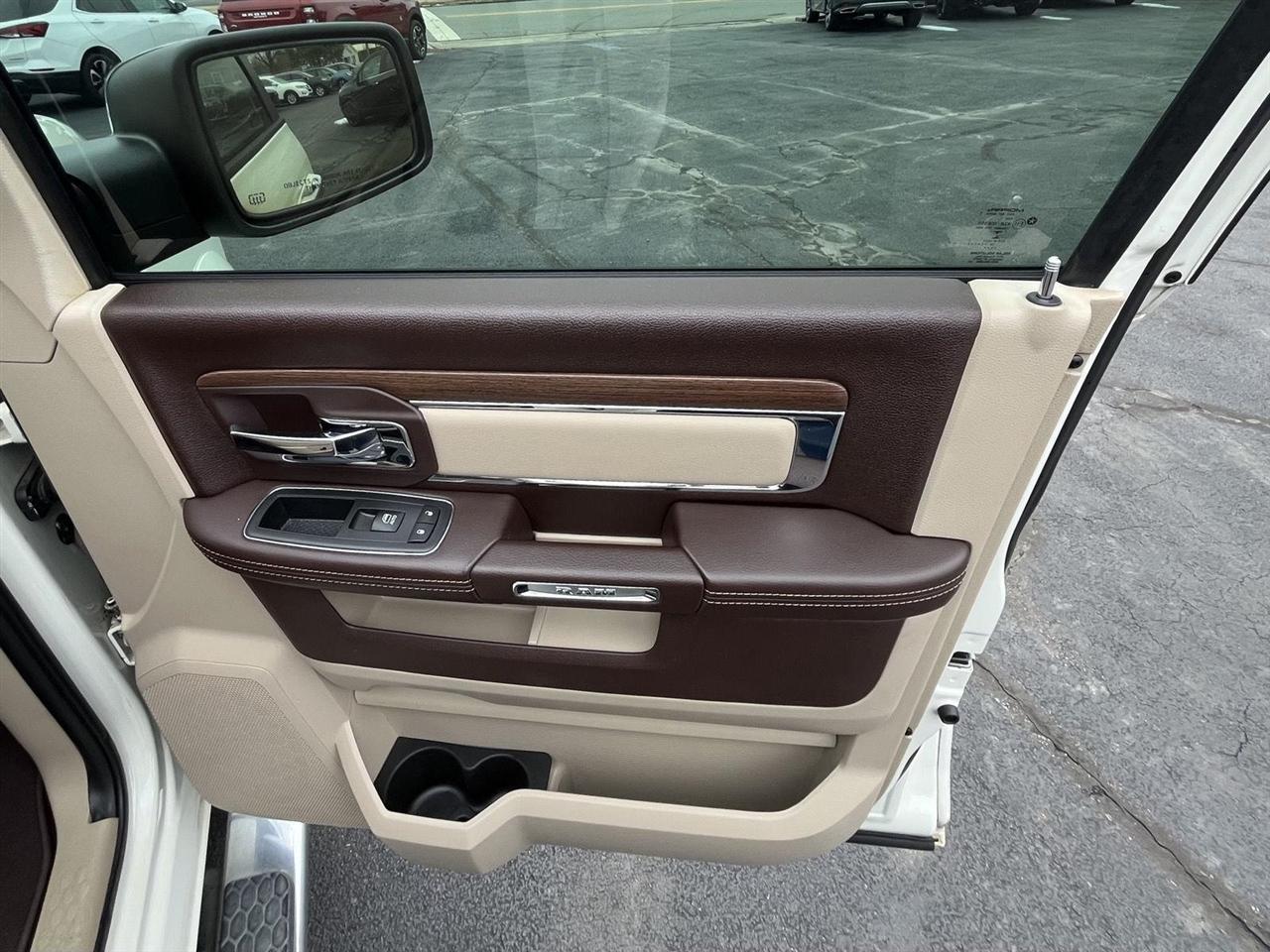 RAM 1500 Laramie Crew Cab SWB 4WD 2017