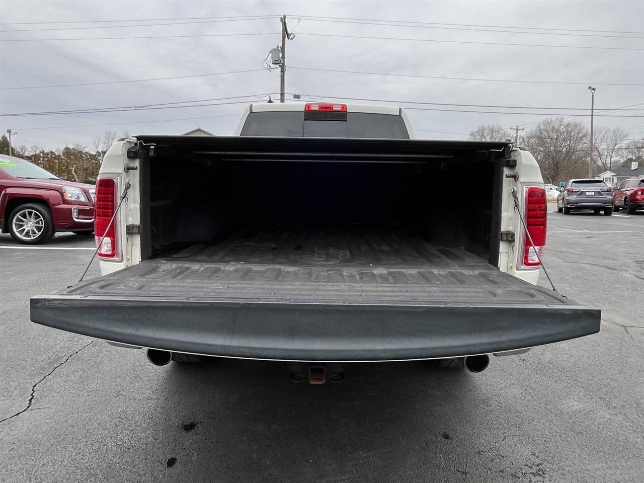 RAM 1500 Laramie Crew Cab SWB 4WD 2017