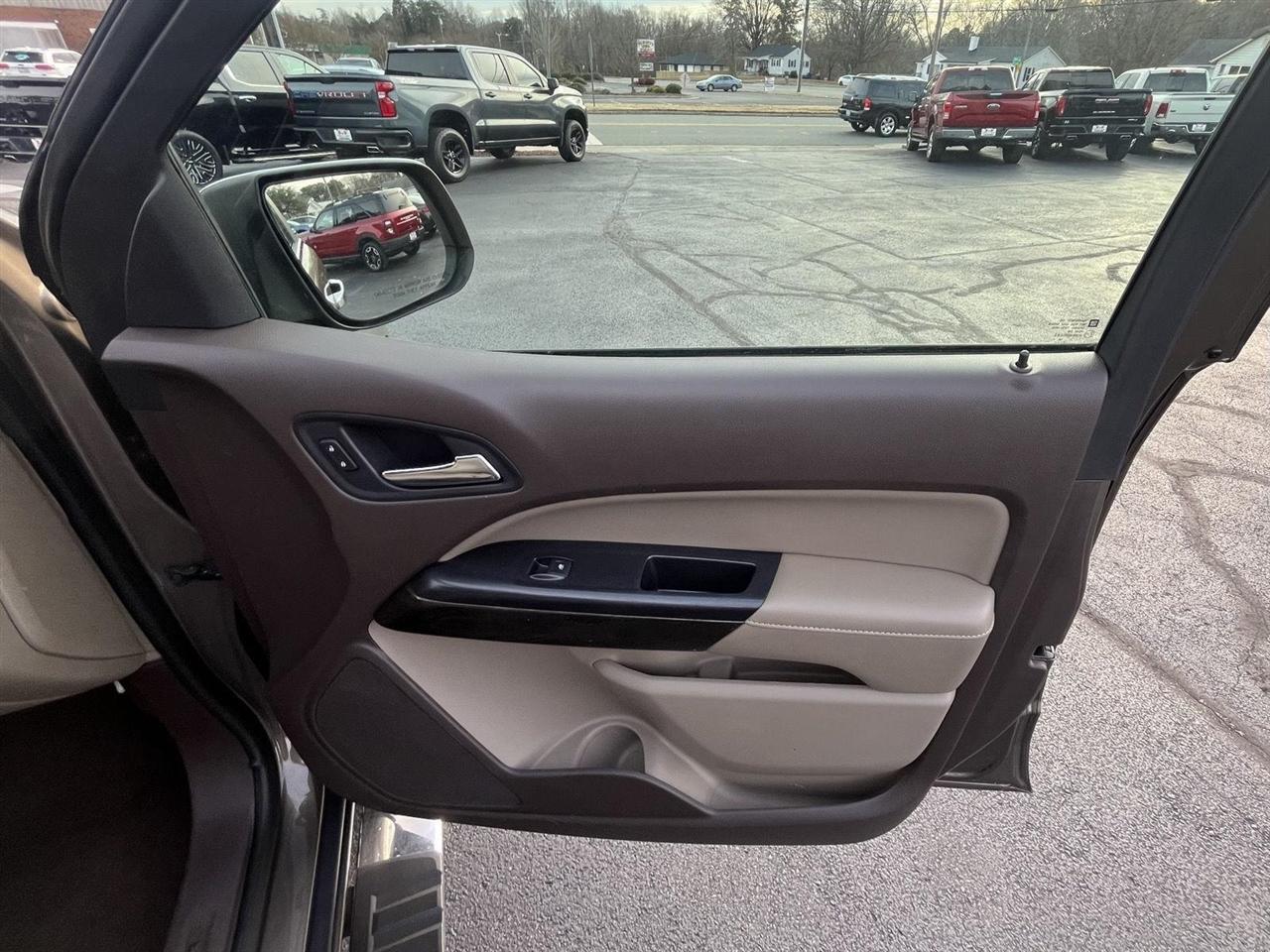 GMC Canyon SLT Crew Cab 4WD Short Box 2017