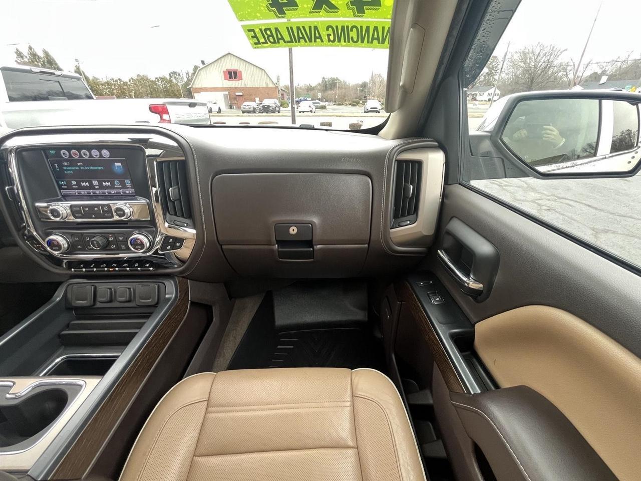 GMC Sierra 1500 Denali Crew Cab Long Box 4WD 2017