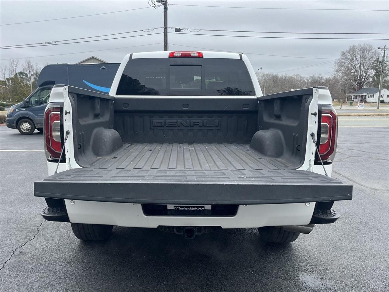 GMC Sierra 1500 Denali Crew Cab Long Box 4WD 2017