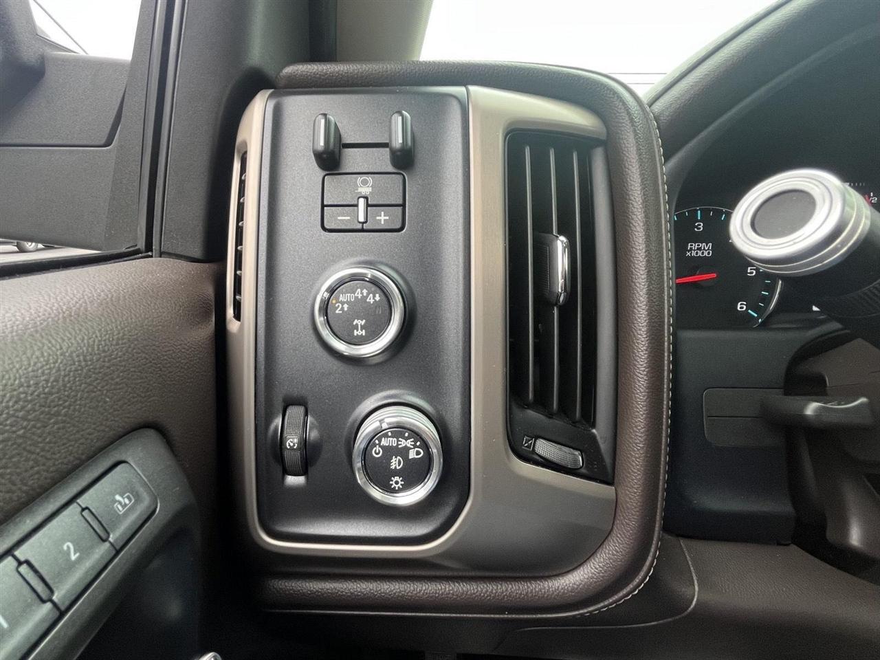 GMC Sierra 1500 Denali Crew Cab Long Box 4WD 2017