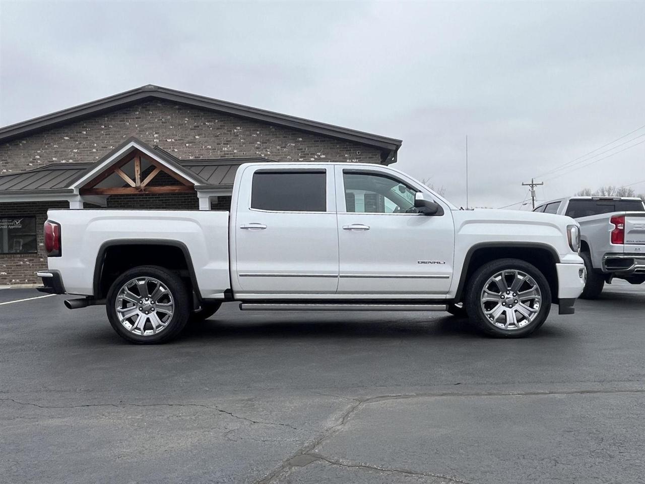 GMC Sierra 1500 Denali Crew Cab Long Box 4WD 2017