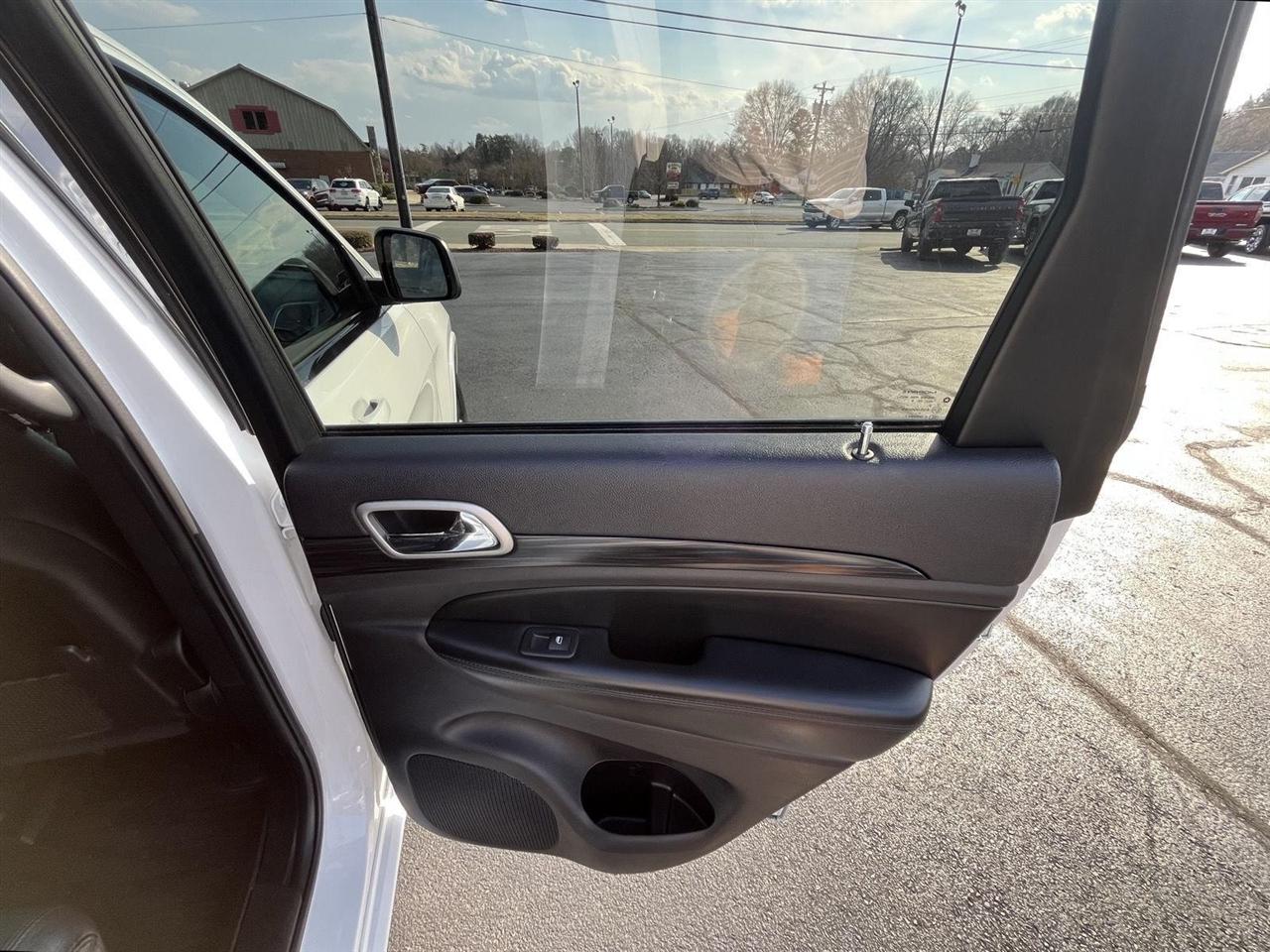 Jeep Grand Cherokee Laredo 2WD 2019