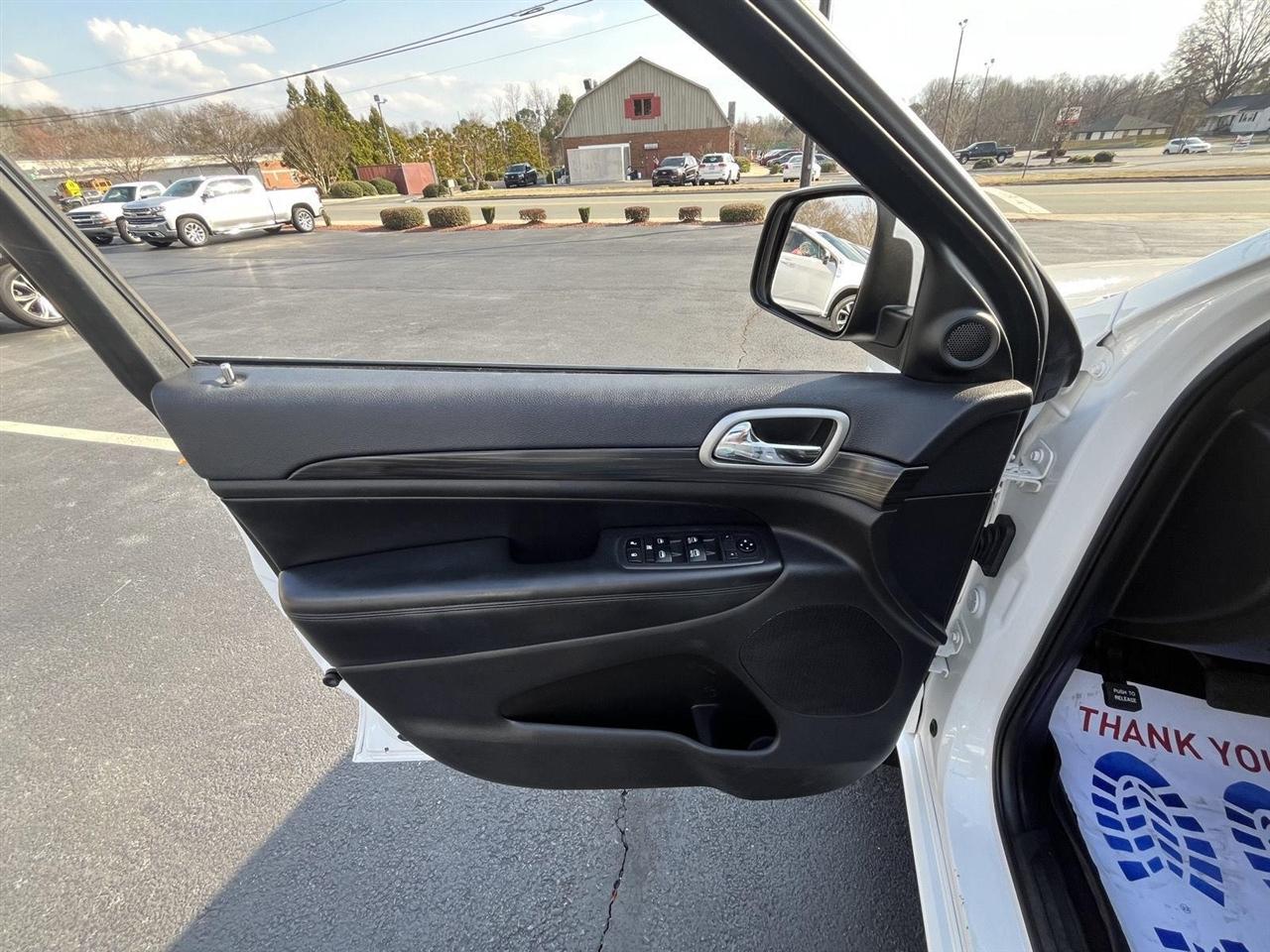 Jeep Grand Cherokee RWD 4dr Laredo Altitude 2019